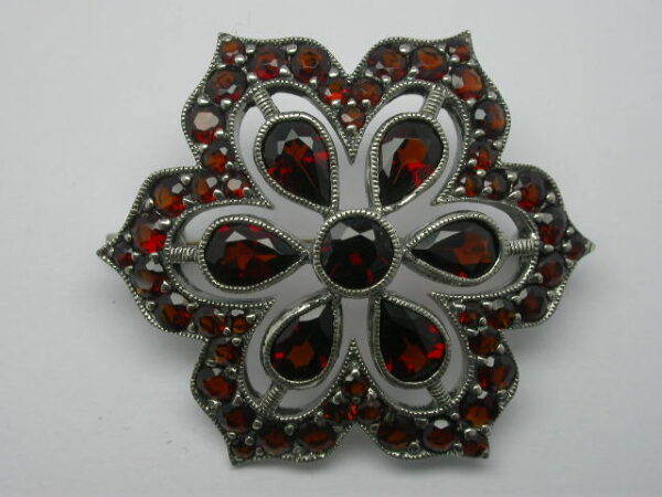 RHODIUM PLATED SILVER 925 BROOCH WITH GARNET
