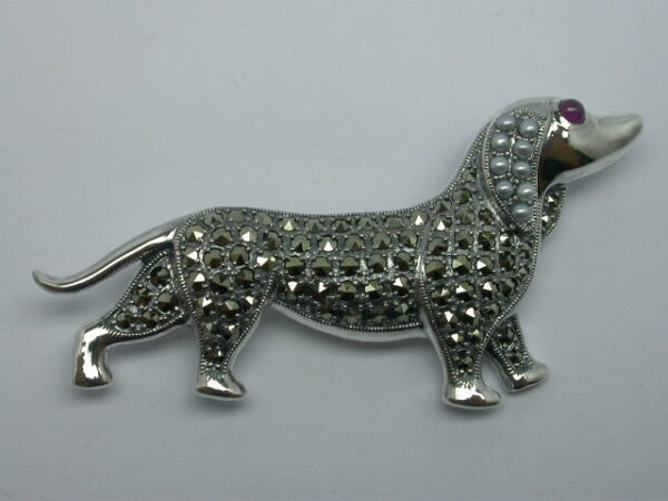 SILVER 925 DACHSHUND BROOCH WITH MARCASITE,PEARL AND GARNET
