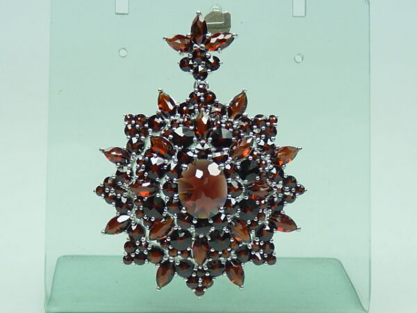 RHODIUM PLATED STERLING SILVER BROOCH WITH BOHEMIAN CUT GARNET