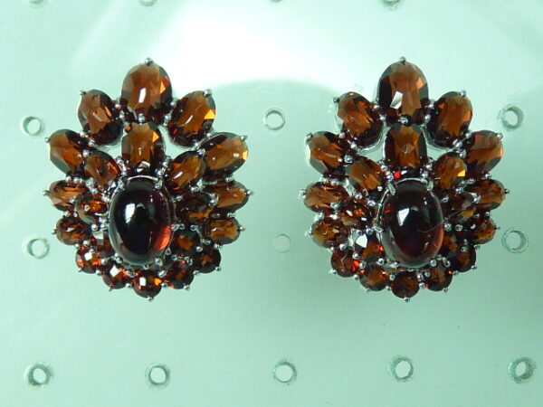 RHODIUM PLATED SILVER 925 EARRING WITH GARNET