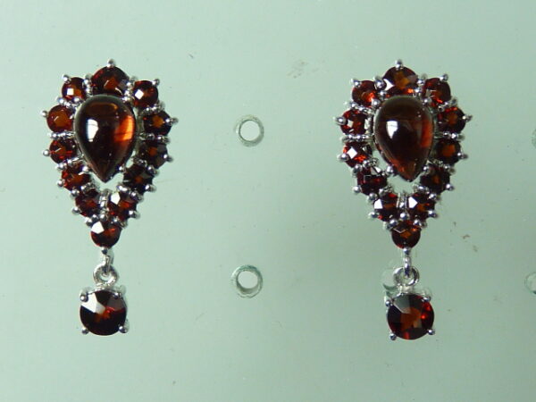 RHODIUM PLATED SILVER 925 EARRING WITH GARNET
