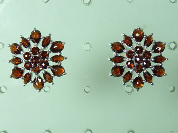SILVER 925 RHODIUM PLATED EARRING WITH GARNET