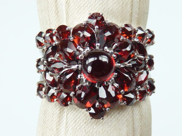 SILVER 925 RHODIUM PLATED RING WITH GARNET