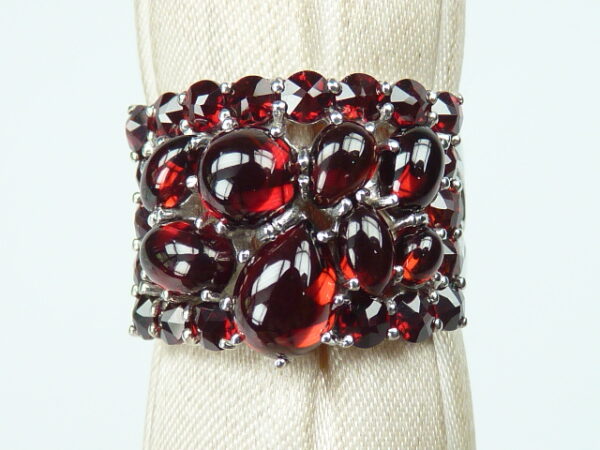 SILVER 925 RHODIUM PLATED RING WITH GARNET
