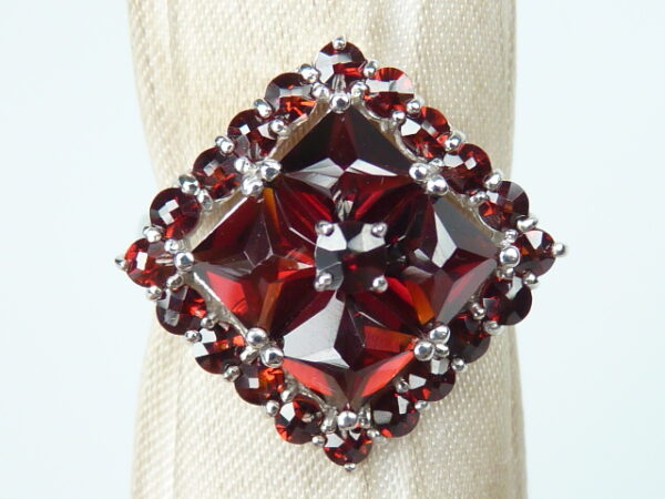 SILVER 925 RHODIUM PLATED RING WITH GARNET