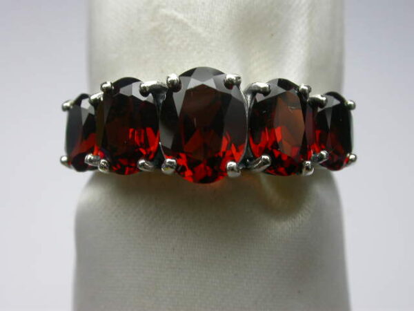 SILVER 925 RING WITH GARNET