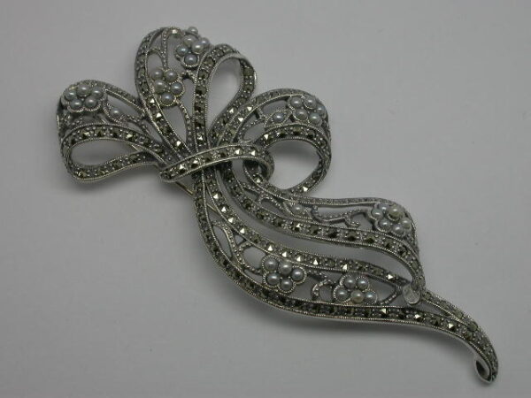 SILVER 925 BROOCH WITH MARCASITE AND PEARL