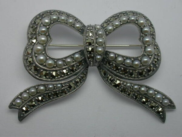 925 SILVER BROOCH WITH MACRASITE AND PEARL