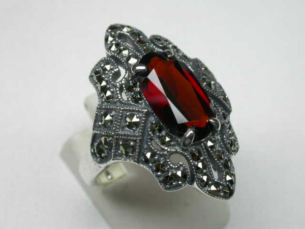 SILVER 925 RING WITH MARCASITE AND GARNET