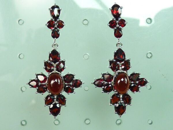 RHODIUM PLATED SILVER 925 EARRING WITH GARNET